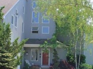 26 Stratford Dr, Dartmouth, MA 02747