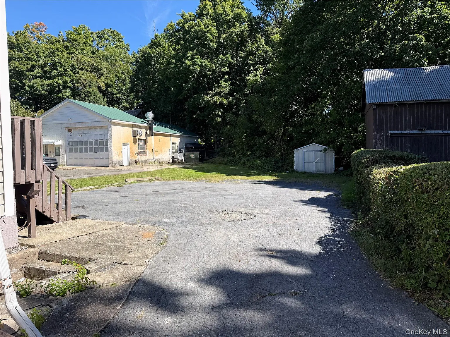 3 bed, 1.0 bath, 2324 sqft, $2,200 — Photo 3