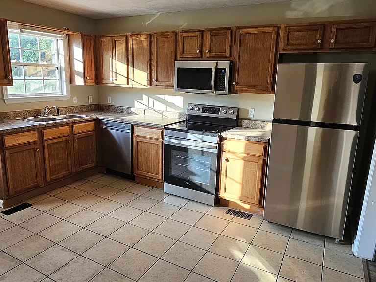 117 Dixie Ct — Photo 3