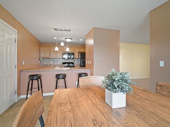 4th image of 410 Travis Dr
