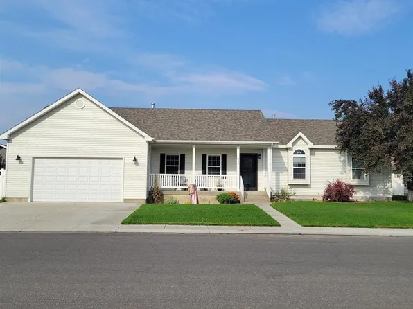 642 Cedarwood Dr, Powell, WY 82435