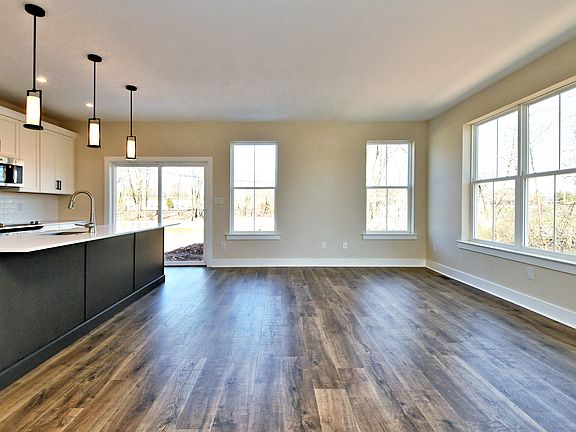 4th image of 109 Weaver Ct