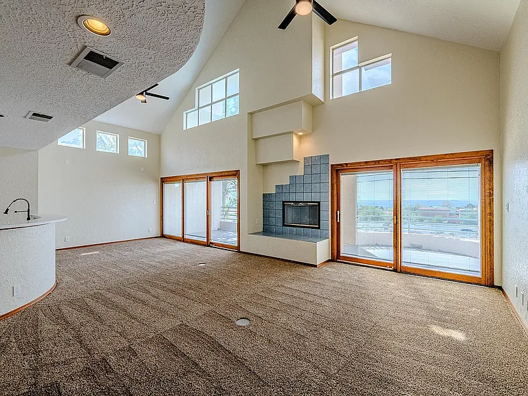 5137 Glenwood Pointe Ln NE #5137 — Photo 3