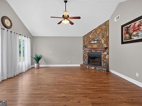 5th image of 121 Brownsmill Dr