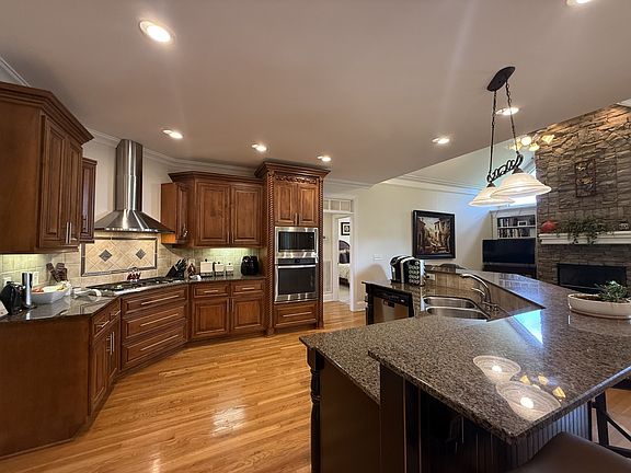 5th image of 414 Ridgecrest Ln