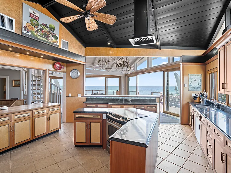 174 Dune Rd — Photo 14