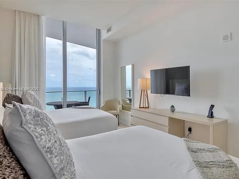 4111 S Ocean Dr — Photo 5