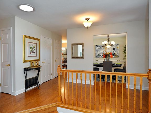 5th image of 5851 Herma St