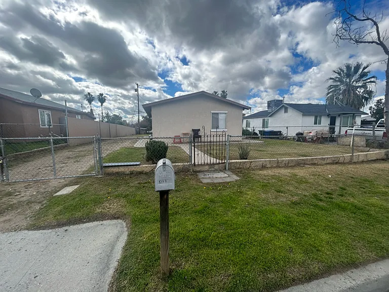 1233 Jeffrey St — Photo 9