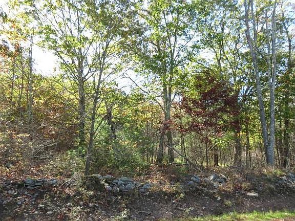 4th image of 28 E Wood Oak Dr