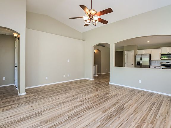 5th image of 22752 S 212th St