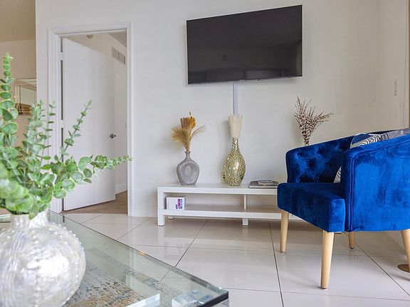 4th image of 1750 N Bayshore Dr APT 1701