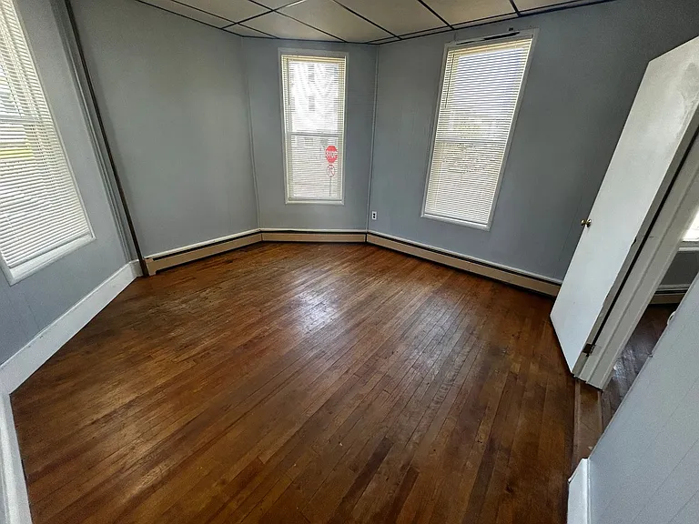 323 Dubuque St & 142-146 Wayne St — Photo 15