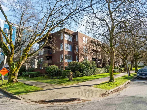 2920 Ash St #402, Vancouver, BC V5Z 4A6