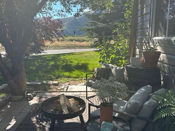2nd image of 850 Shenandoah Dr #1