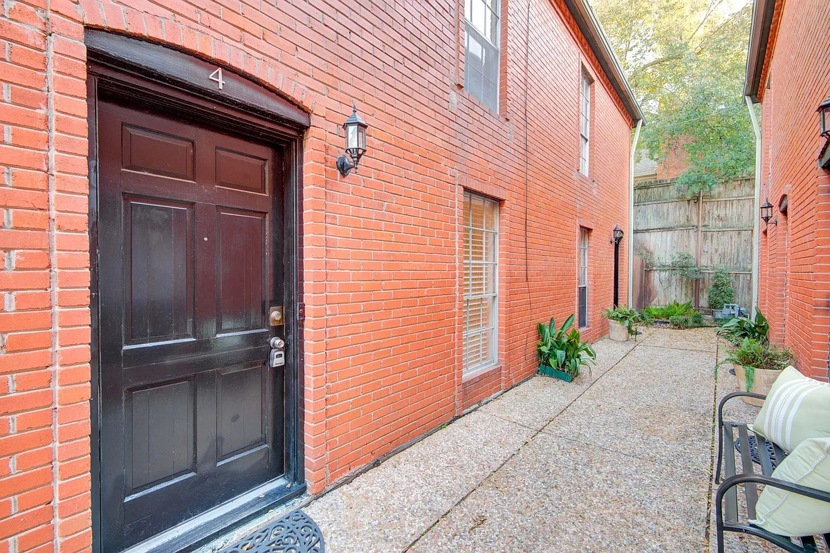 Building Photo - 2225 Mimosa Dr #4
