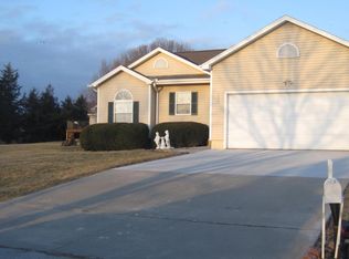 1527 Ridge Dr, Mound City, MO 64470