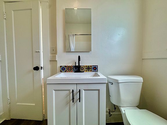 4th image of 835 40th St APT 1