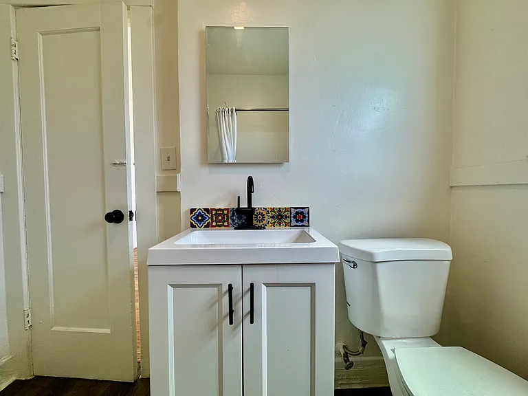835 40th St #1 — Photo 4