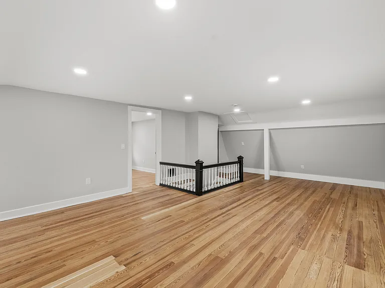 2978 Wardall Ave — Photo 11