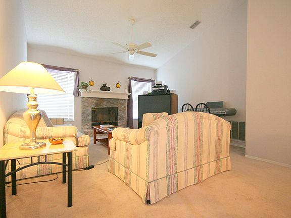 3rd image of 4018 King Edward Dr