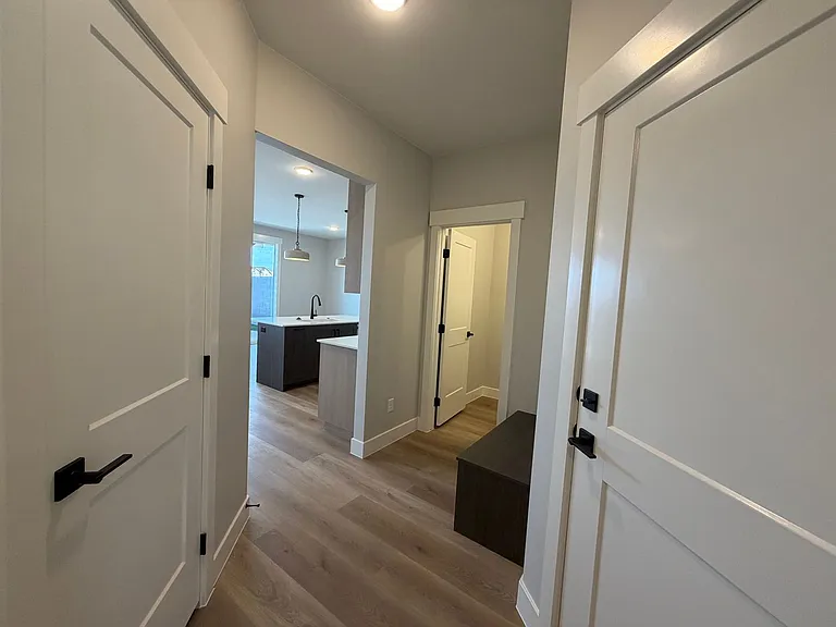 577 E Hemsworth Ln — Photo 6