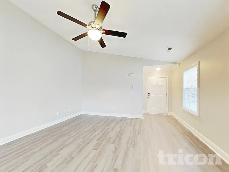 11608 Stewarts Crossing Dr — Photo 3