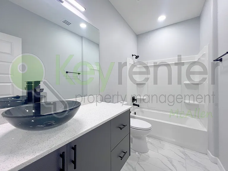 907 N Woodson Ave #2 — Photo 22