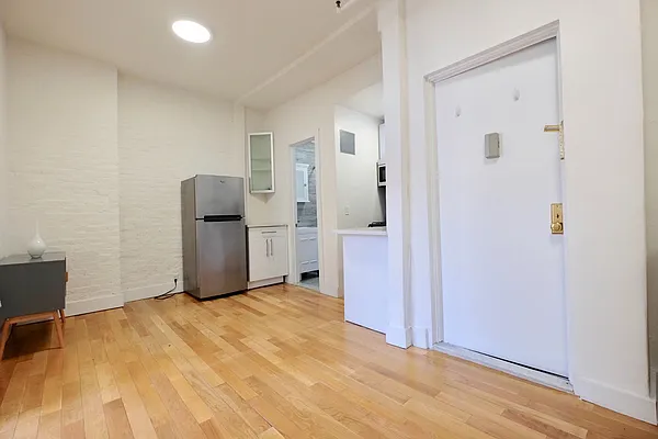 Rented by Keller Williams NYC | media 19
