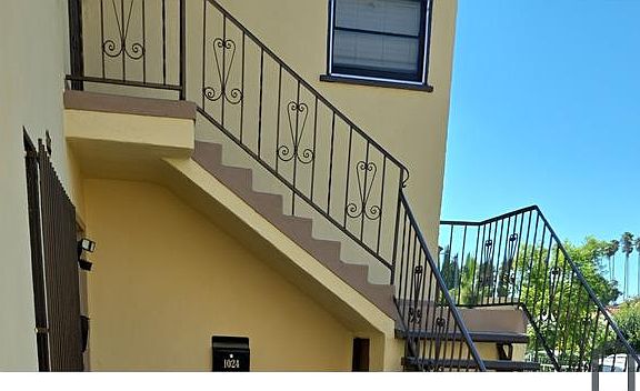2nd image of 1022 W 57th St