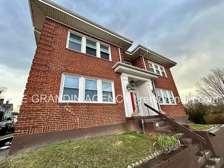 202 Elm Ave SW #A2 — Photo 2