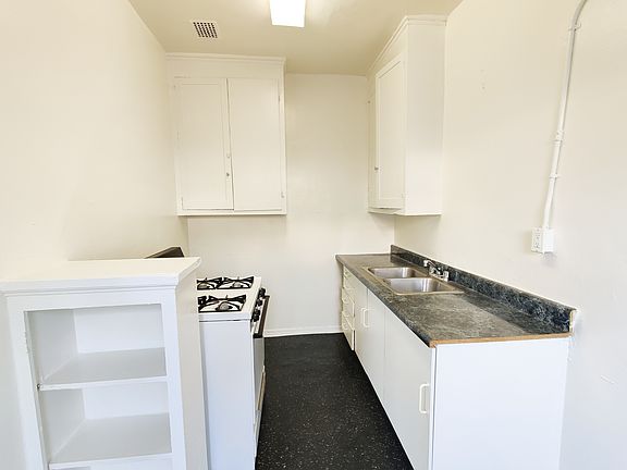 3rd image of 2017 Argyle Ave APT 200