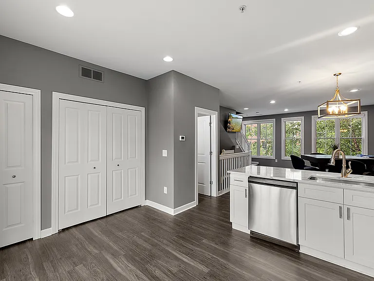 527 Lewis St — Photo 19