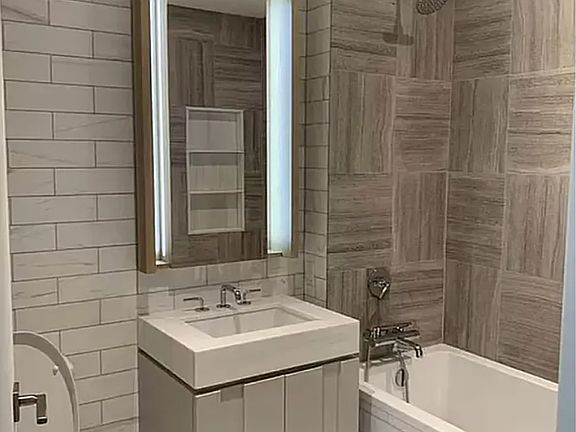 3rd image of 22-18 Jackson Ave #521