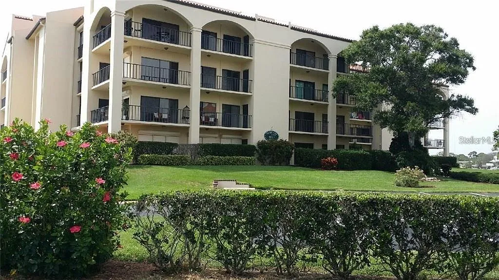 1 bed, 2.0 bath, 968 sqft, $2,100 — Photo 2