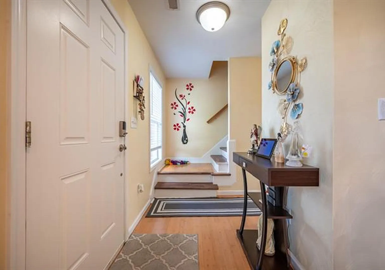 4BR/3.5BA Home in Up Town Christiansburg — Photo 2
