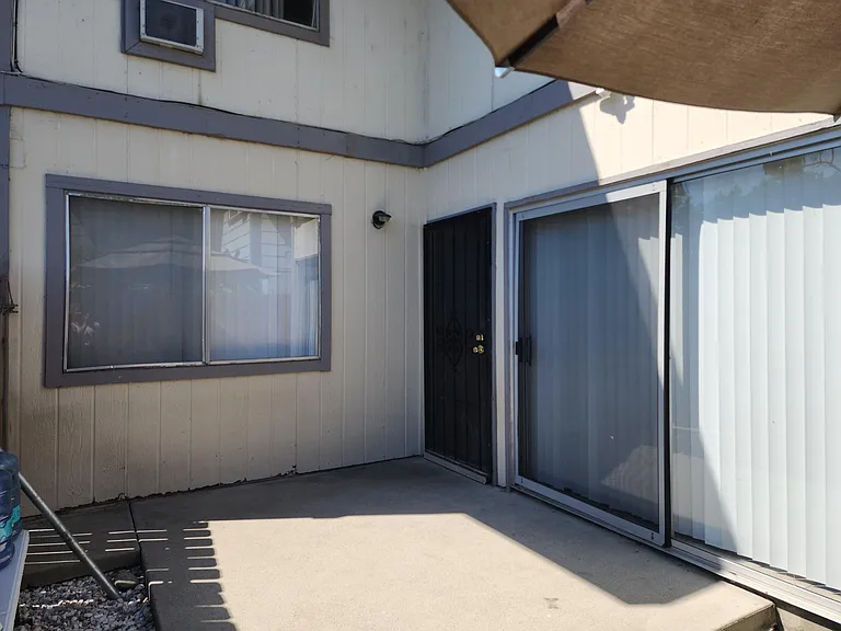 745 S Lark Ellen Ave — Photo 3