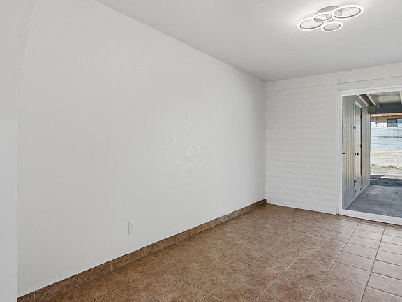 3rd image of 1846 W Caravelle Rd