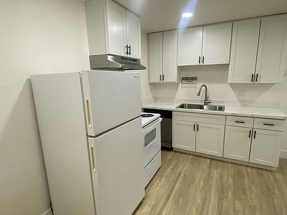 5th image of 2748 Young St #3