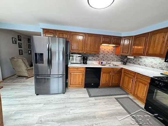 4th image of 845 Roeser St
