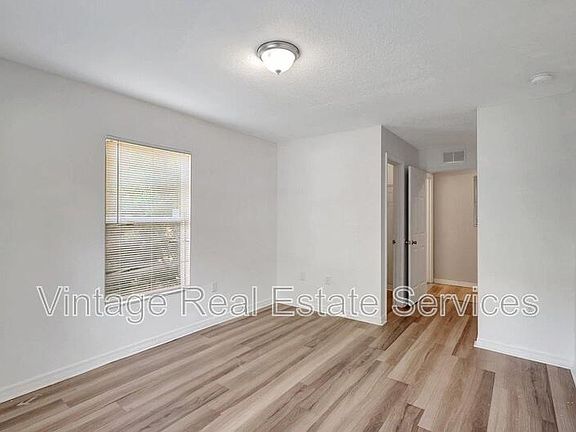 5th image of 720 Newton Ave S
