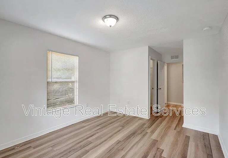 720 Newton Ave S — Photo 5