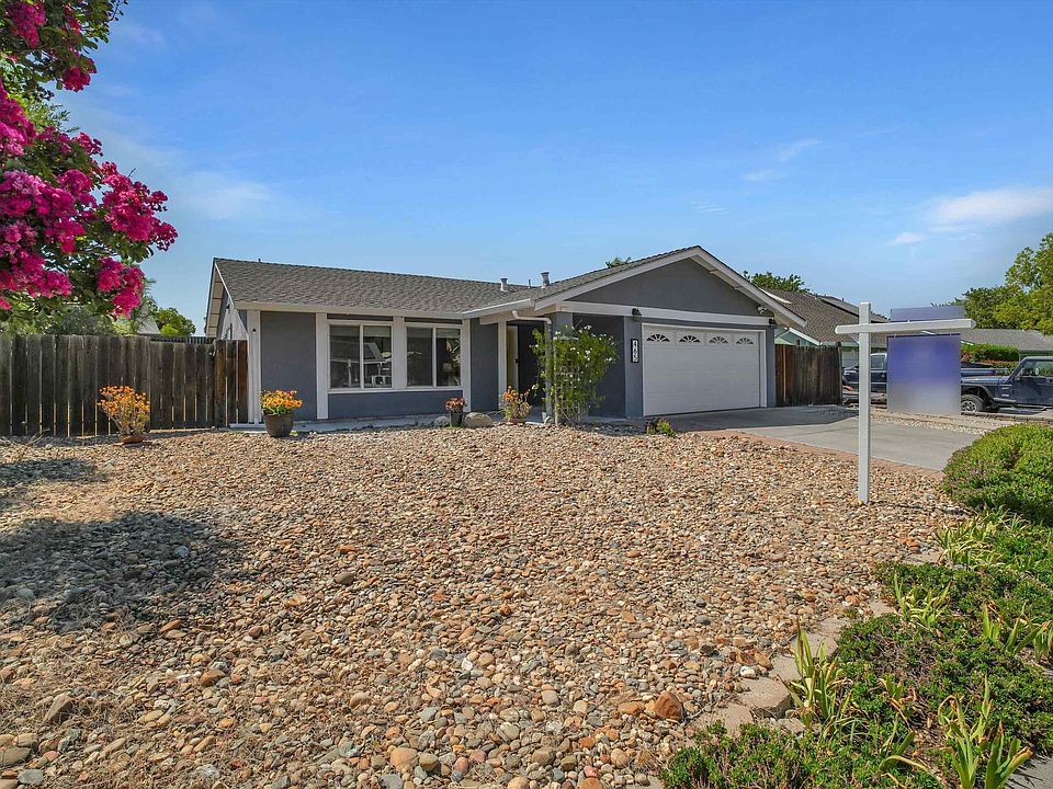 1st image of 465 Swan Dr