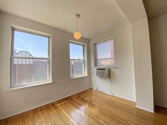 4th image of 5528-30 N Kenmore Ave #302