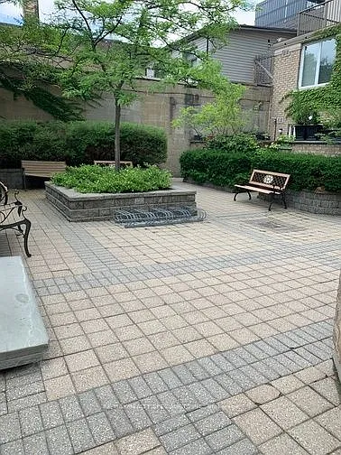 140 Bathurst St #208 — Photo 28