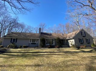 465 Laurel Ln, Kinnelon, NJ 07405