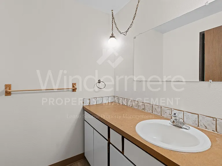 2702 E 31st Ave — Photo 16