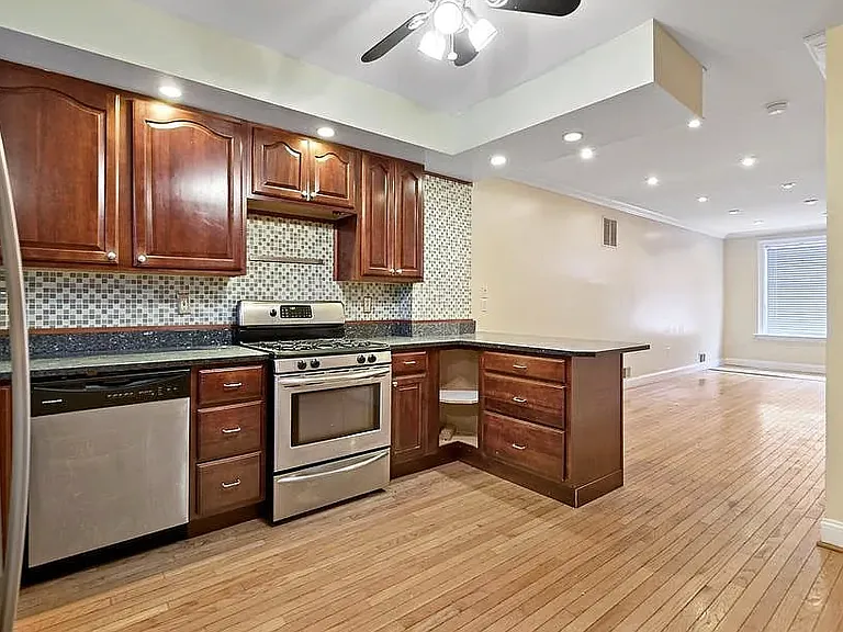 627 S Dean St — Photo 2