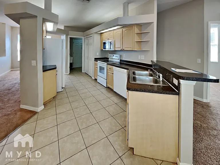7026 Captiva Cir — Photo 3