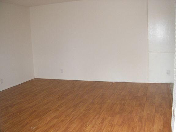 2nd image of 6736 Woodley Ave APT 14